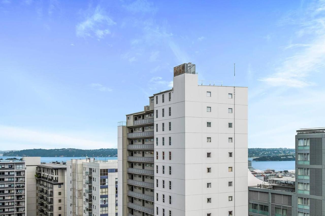 Sky Tower On Your Doorstep! Modern Two Bedroom Окленд Экстерьер фото