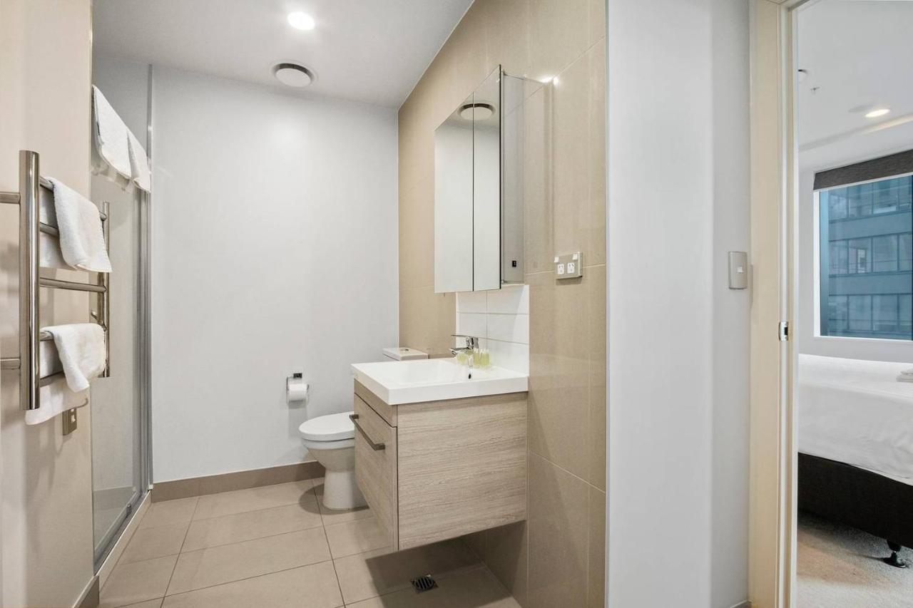Sky Tower On Your Doorstep! Modern Two Bedroom Окленд Экстерьер фото